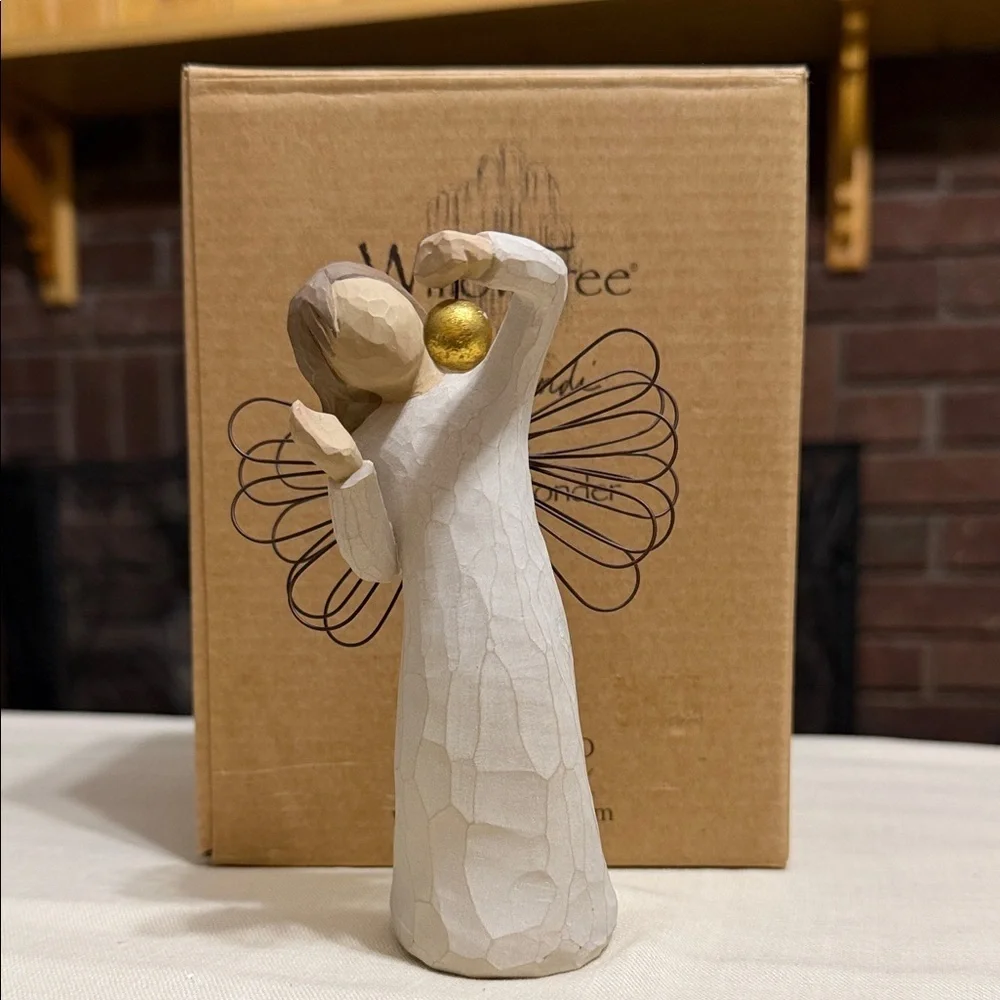 Willow Tree Angel of Wonder with Gold Sphere. Box included.